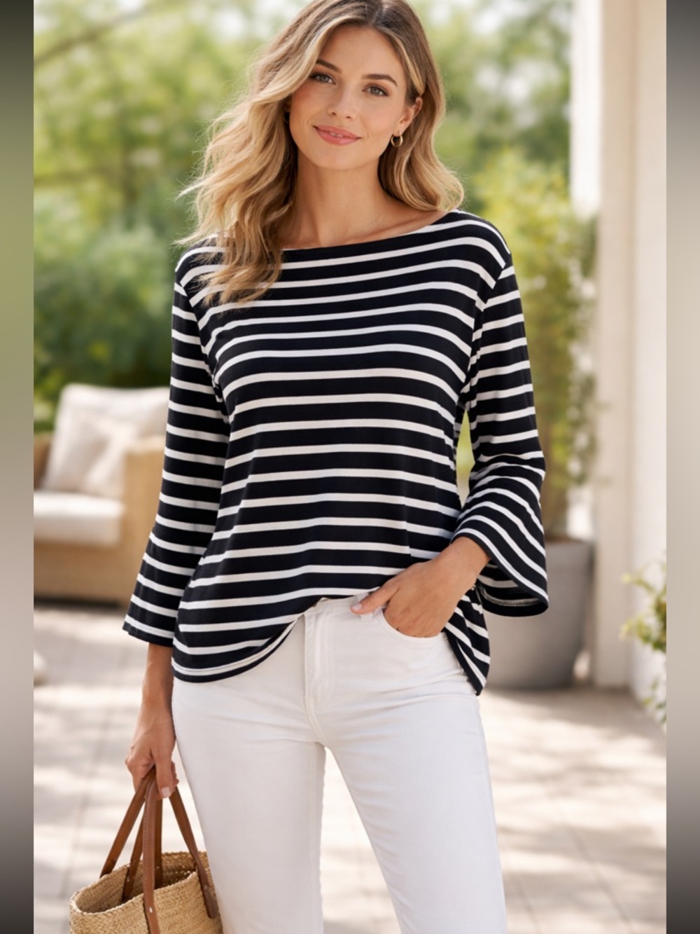 H&M black and white striped top bell sleeves. Women’s  L with round neck. EUC